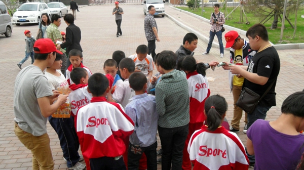 35、2012年5月27日绥化儿童福利院活动 - 爱心传递志愿者服务队 - 绥化市爱心传递志愿者服务队