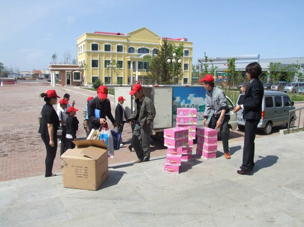 36、绥化市委领导在六一儿童节前夕到绥化市儿童福利院看望孩子们 - 爱心传递志愿者服务队 - 绥化市爱心传递志愿者服务队