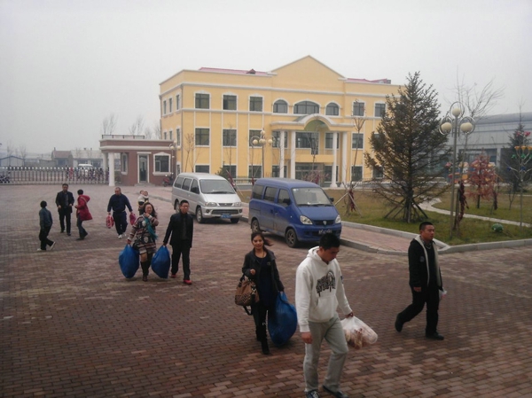 43、2012年10月27日去儿童福利院看望孩子们 - 爱心传递志愿者服务队 - 绥化市爱心传递志愿者服务队