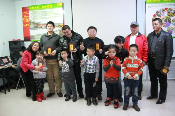 爱心传递志愿者服务队与新起点自闭症儿童学校联欢活动 - 爱心传递志愿者服务队 - 绥化市爱心传递志愿者服务队