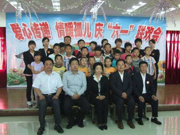 36、绥化市委领导在六一儿童节前夕到绥化市儿童福利院看望孩子们 - 爱心传递志愿者服务队 - 绥化市爱心传递志愿者服务队