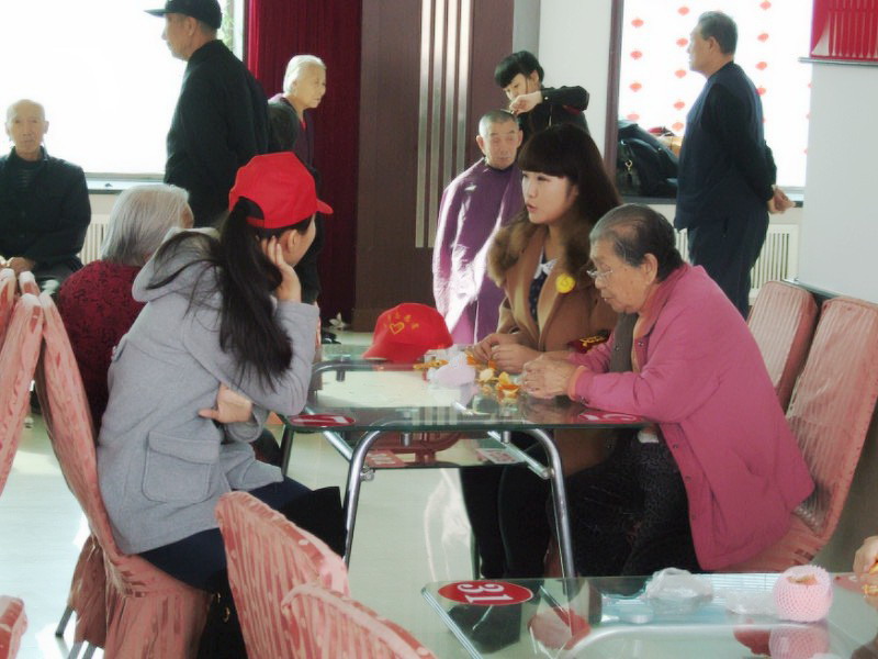 2013年3月5日学雷锋日福利家园老年公寓活动