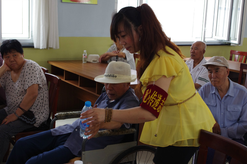 6月27日到北林区养老服务中心慰问演出