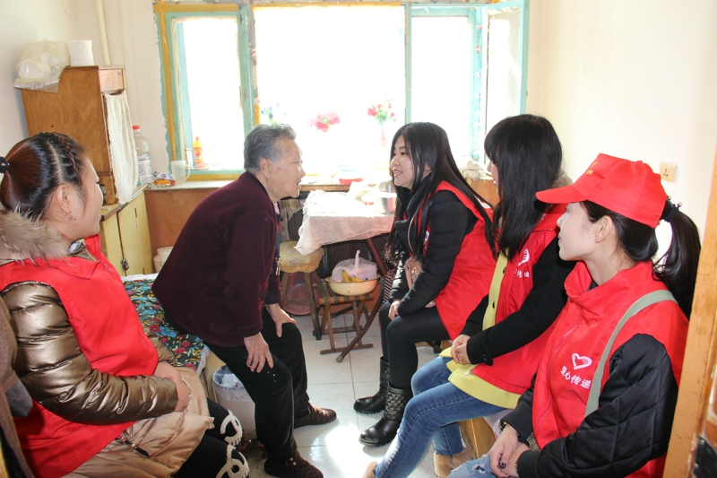 2015年03月04日-05日元宵节慰问贫困户送元宵活动