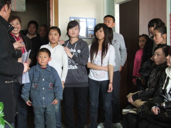 2、为肇东市阳光慈托孤儿捐款 - 爱心传递志愿者服务队 - 绥化市爱心传递志愿者服务队