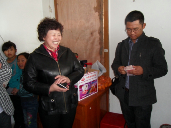 7、2011年志愿者服务队再一次去肇东看姜阿姨与孩子们 - 爱心传递志愿者服务队 - 绥化市爱心传递志愿者服务队