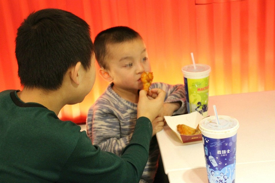 2013年11月30日陪儿童福利院的孩子们在麦德仕