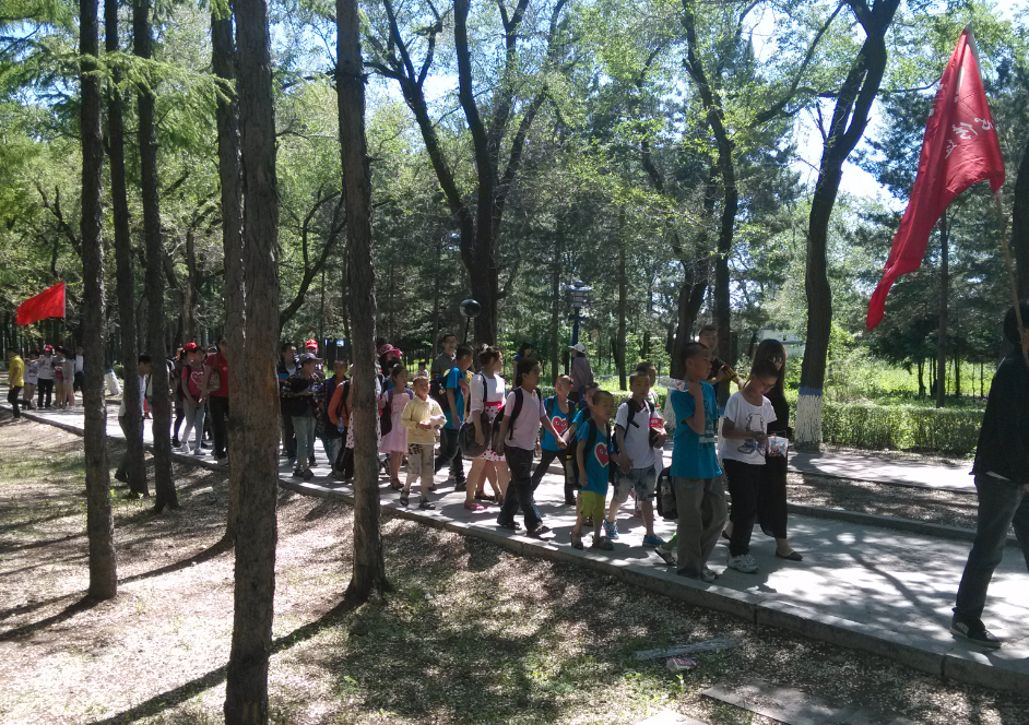 与绥化市儿童福利院的孩子们欢度六一儿童节