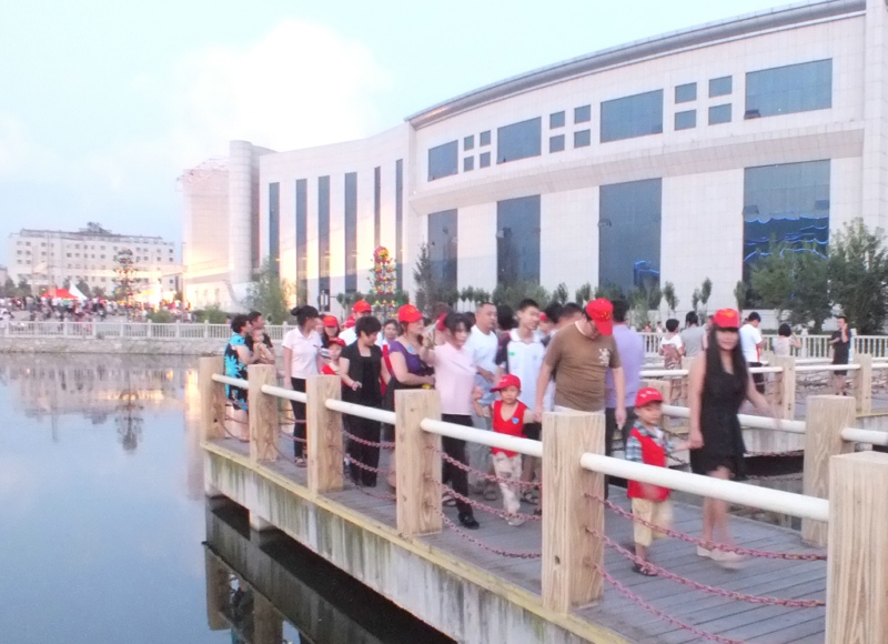 带自闭儿感受秋天