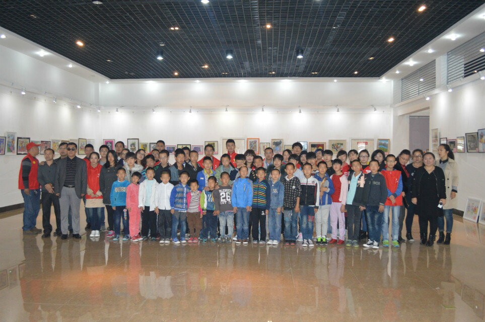 2014年09月27日与福利院开展关爱行动