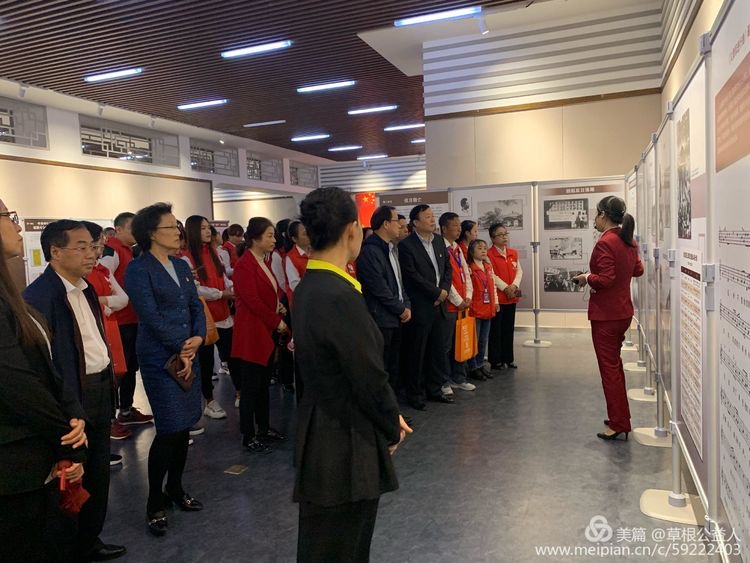 参观不忘初心牢记使命东北抗联专题展