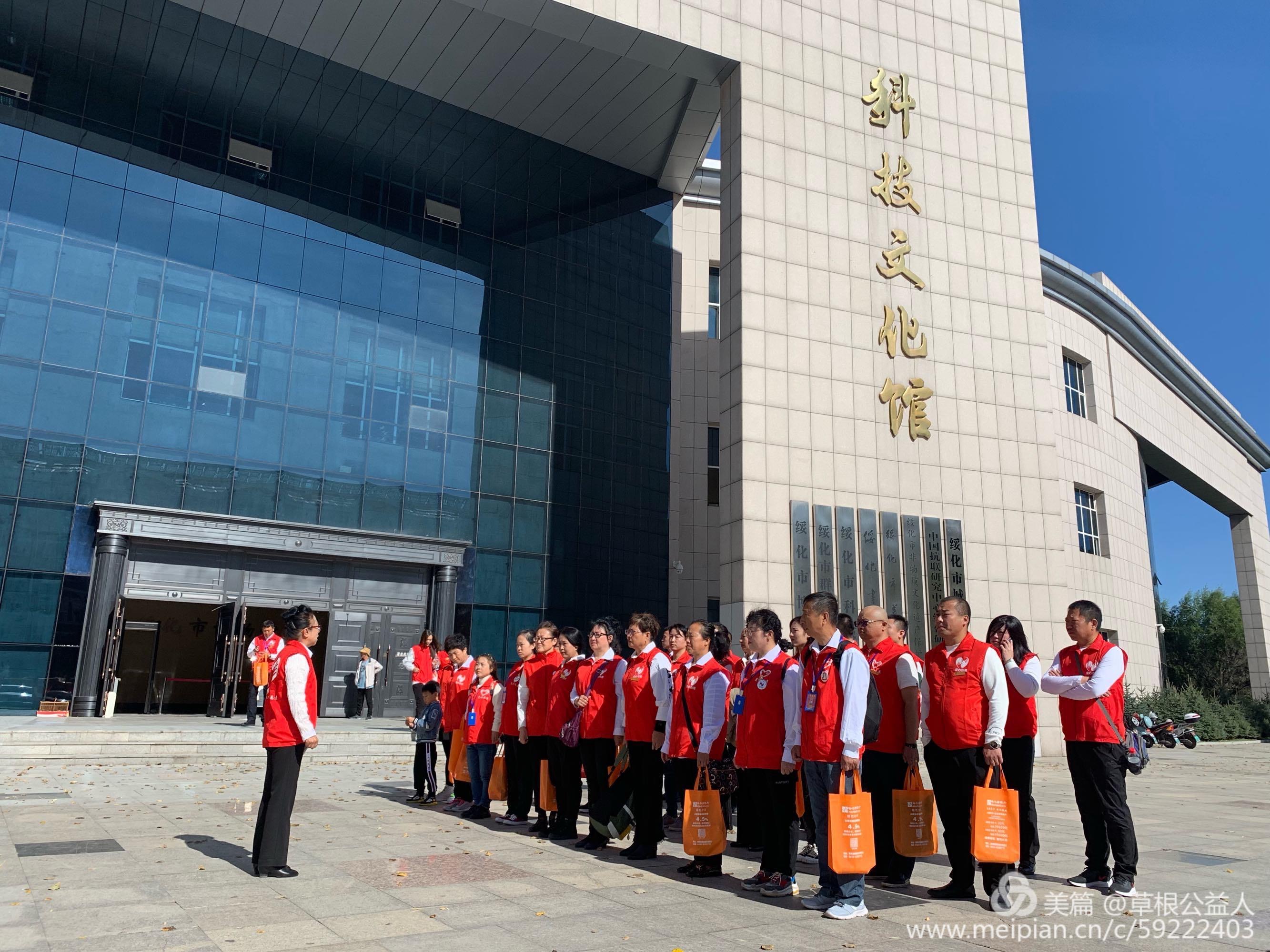 参观不忘初心牢记使命东北抗联专题展